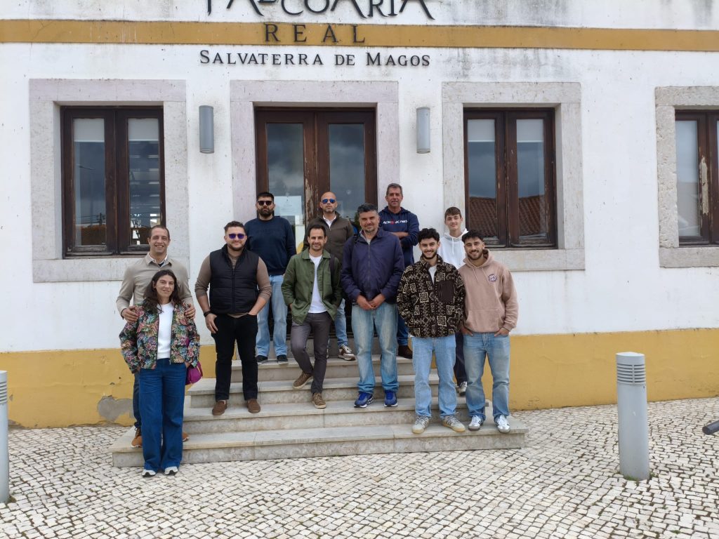 a Associação Portuguesa de Falcoaria realizou, em Salvaterra de Magos, uma nova edição do curso de iniciação à arte de caçar com aves de presa